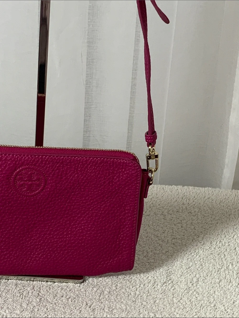 GUC Tory Burch Bombé Flat Crossbody Bag